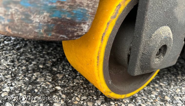 image for item DL4472 Raymond 750 R45TT forklift