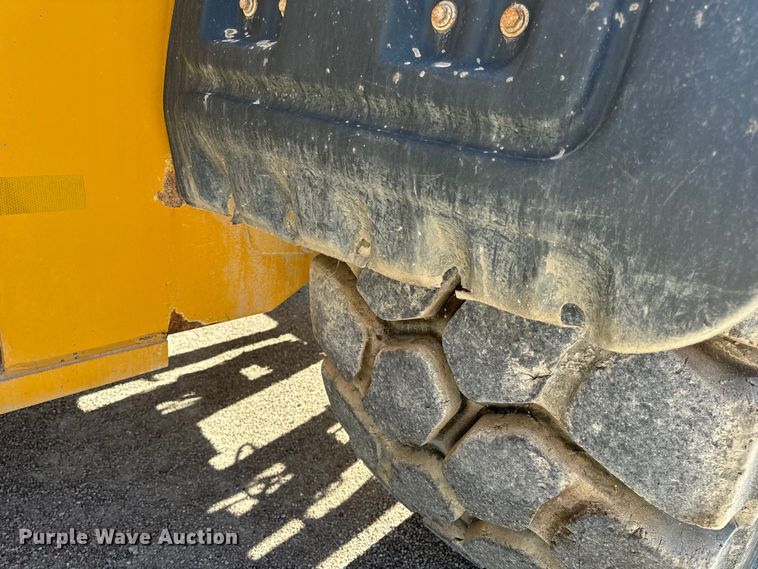 image for item DL4474 2017 John Deere 844K-III wheel loader
