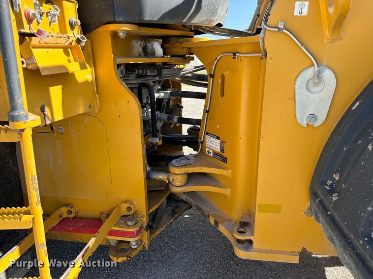 image for item DL4474 2017 John Deere 844K-III wheel loader