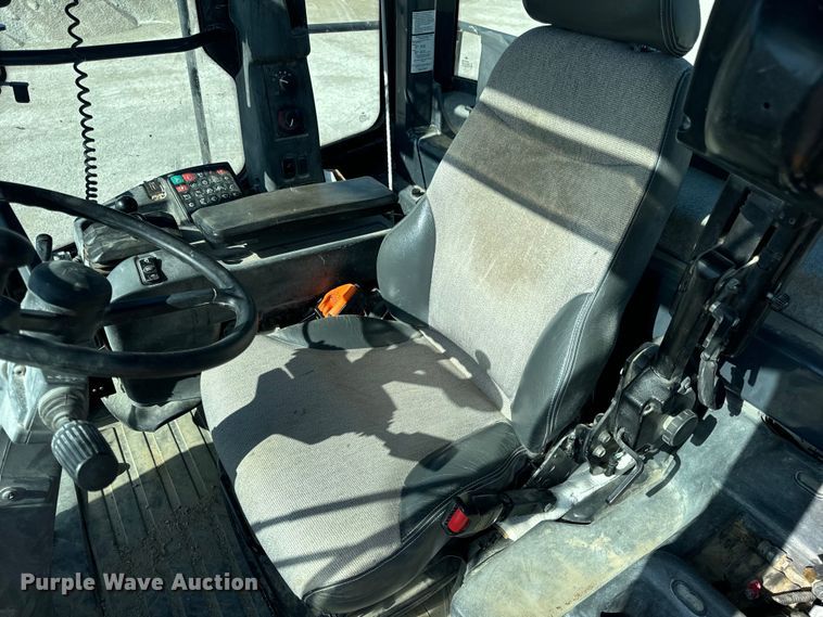 image for item DL4474 2017 John Deere 844K-III wheel loader