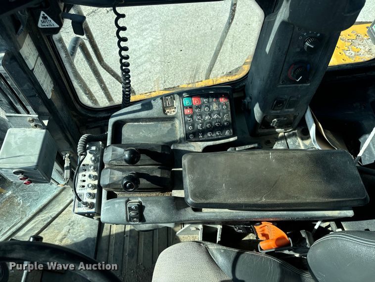 image for item DL4474 2017 John Deere 844K-III wheel loader