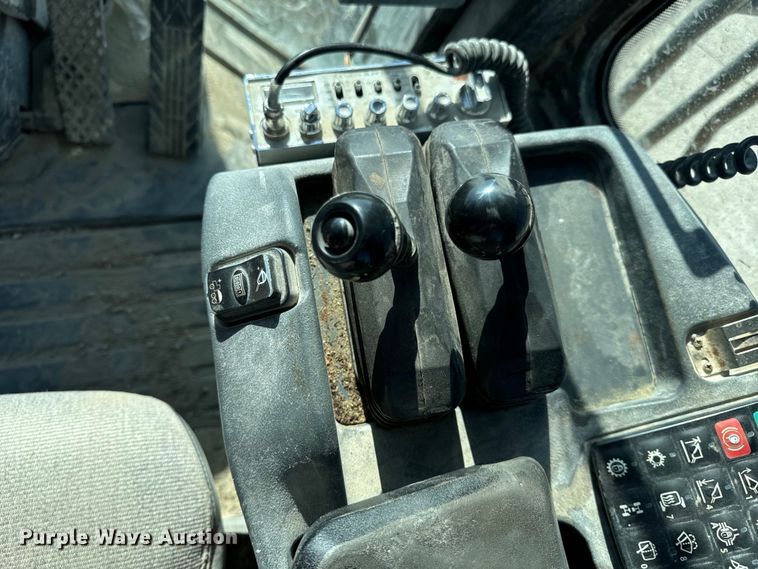 image for item DL4474 2017 John Deere 844K-III wheel loader