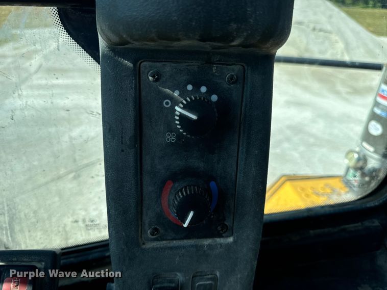 image for item DL4474 2017 John Deere 844K-III wheel loader