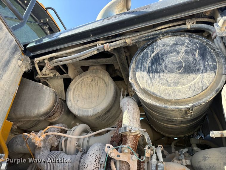 image for item DL4474 2017 John Deere 844K-III wheel loader