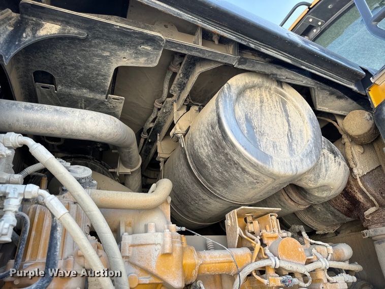 image for item DL4474 2017 John Deere 844K-III wheel loader