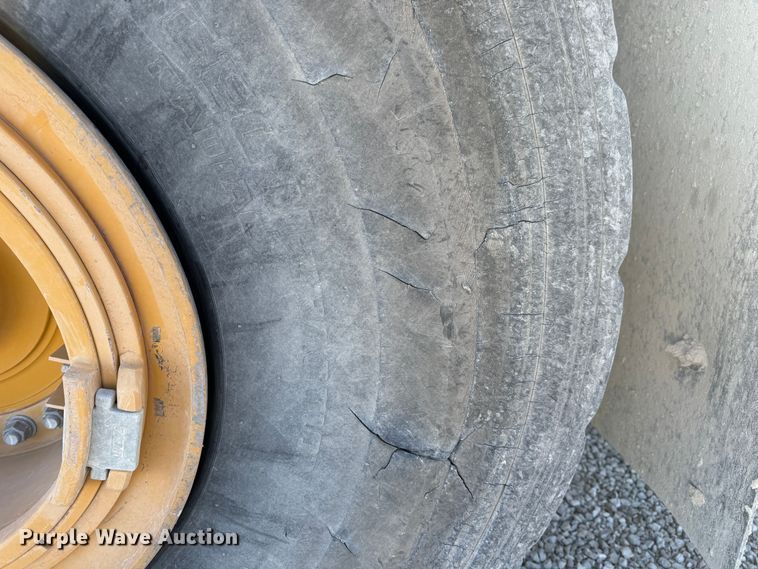 image for item DL4474 2017 John Deere 844K-III wheel loader