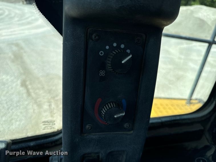 image for item DL4475 2013 John Deere 844K-II wheel loader