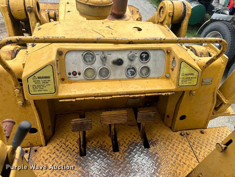 image for item DL4477 1971 Caterpillar  955K track loader