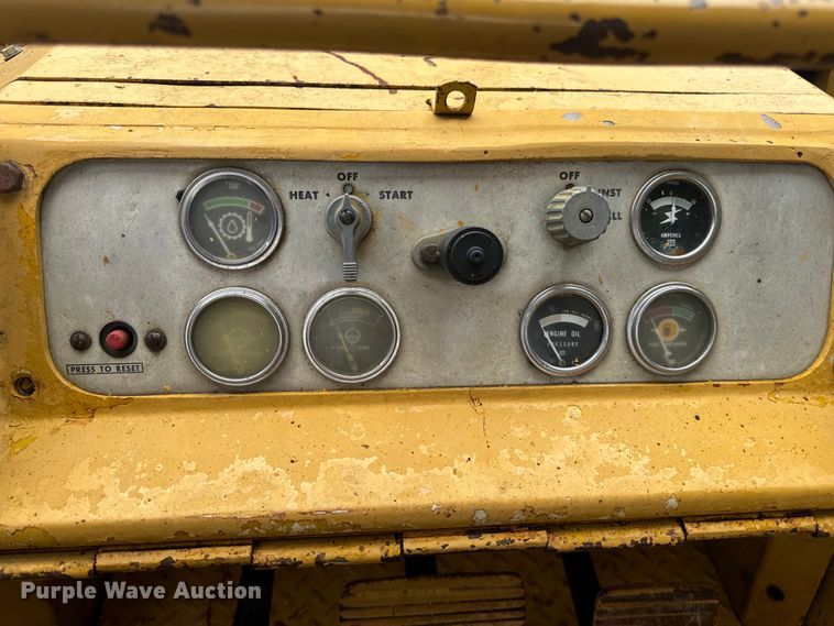 image for item DL4477 1971 Caterpillar  955K track loader