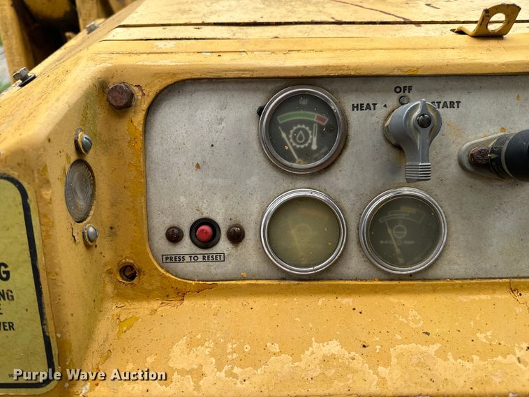 image for item DL4477 1971 Caterpillar  955K track loader