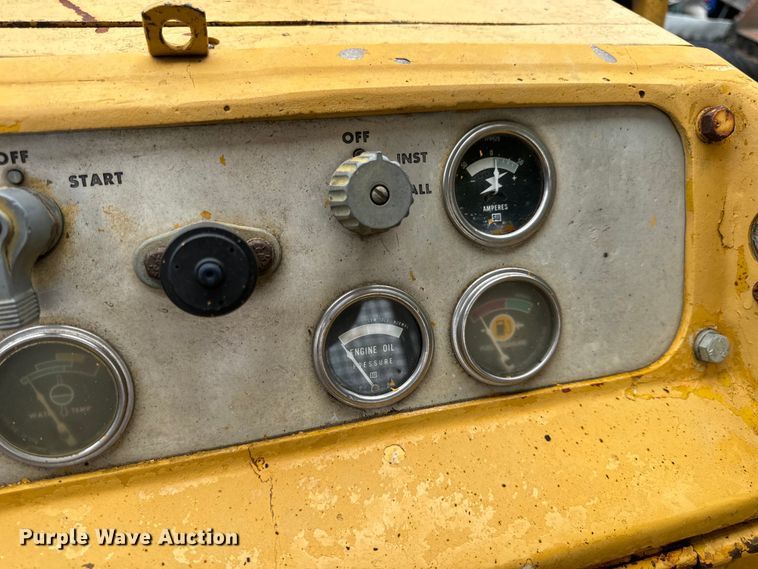 image for item DL4477 1971 Caterpillar  955K track loader