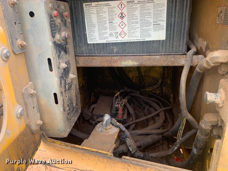 image for item DM7918 2004 John Deere 350D haul truck