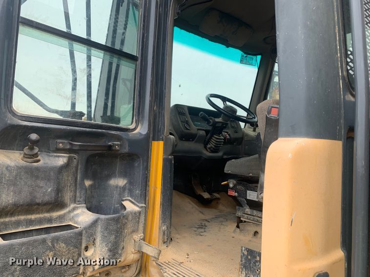 image for item DM7918 2004 John Deere 350D haul truck