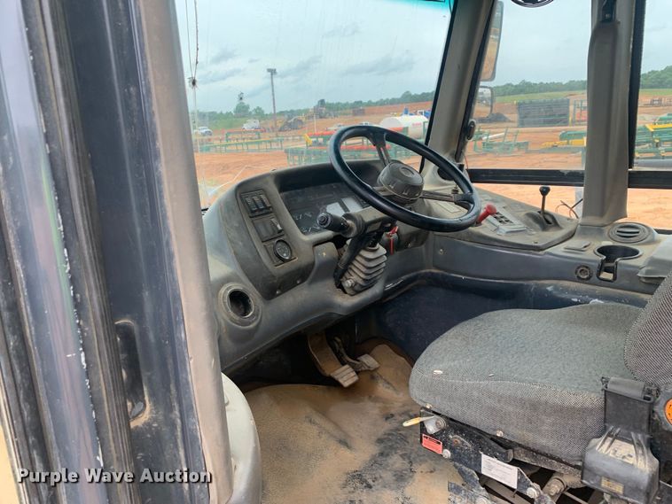 image for item DM7918 2004 John Deere 350D haul truck