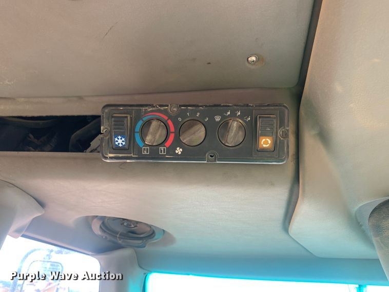 image for item DM7918 2004 John Deere 350D haul truck