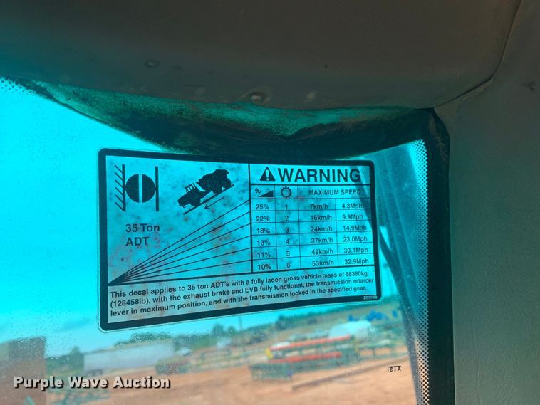 image for item DM7918 2004 John Deere 350D haul truck