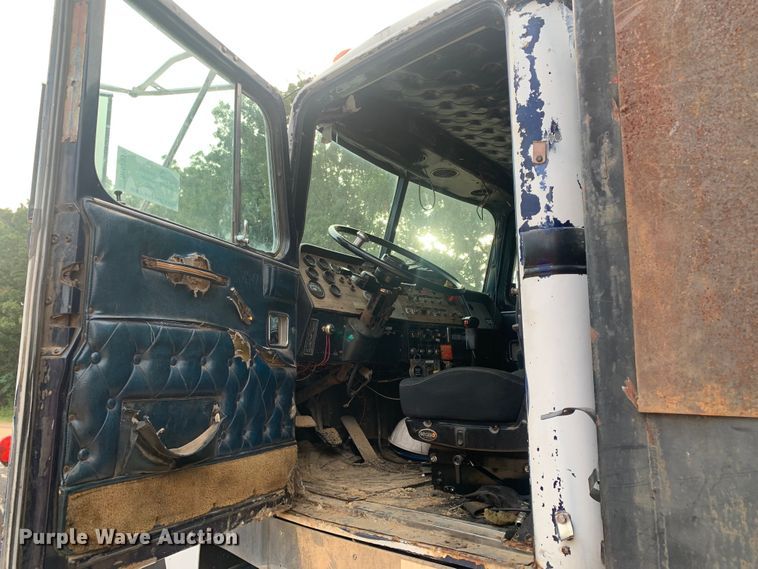 image for item DM7919 1991 Western Star 4900 grapple crane truck