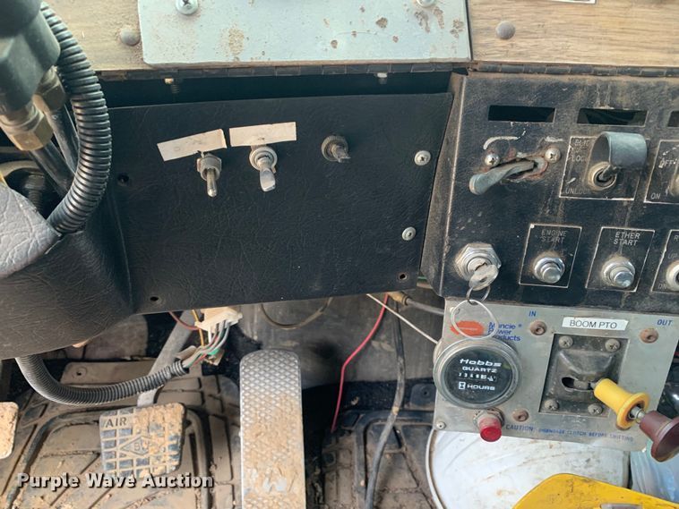 image for item DM7919 1991 Western Star 4900 grapple crane truck