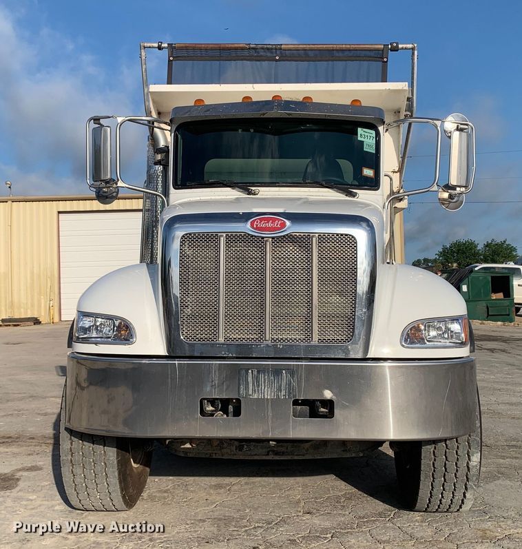 image for item DM7926 2015 Peterbilt 348 dump truck