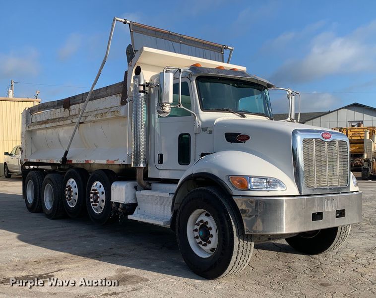 image for item DM7926 2015 Peterbilt 348 dump truck