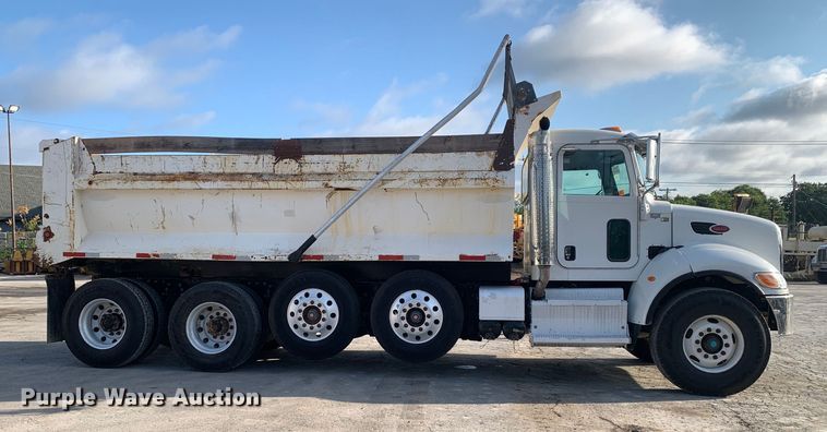 image for item DM7926 2015 Peterbilt 348 dump truck