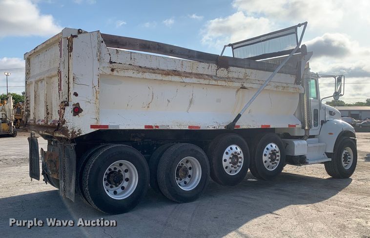 image for item DM7926 2015 Peterbilt 348 dump truck