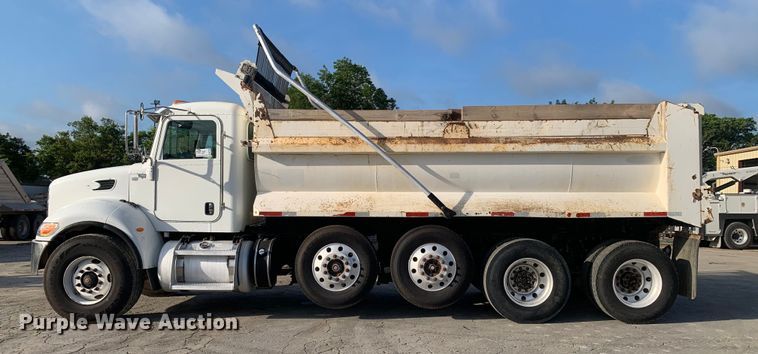 image for item DM7926 2015 Peterbilt 348 dump truck