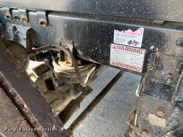 image for item DM7926 2015 Peterbilt 348 dump truck