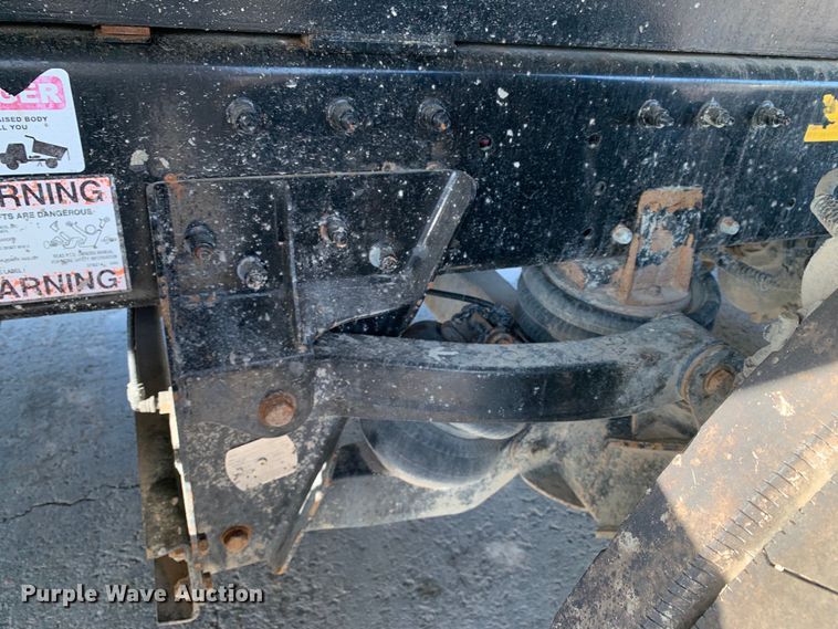 image for item DM7926 2015 Peterbilt 348 dump truck