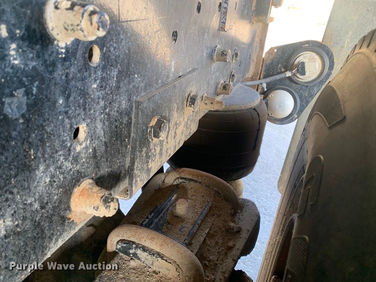 image for item DM7926 2015 Peterbilt 348 dump truck