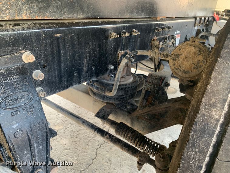 image for item DM7926 2015 Peterbilt 348 dump truck