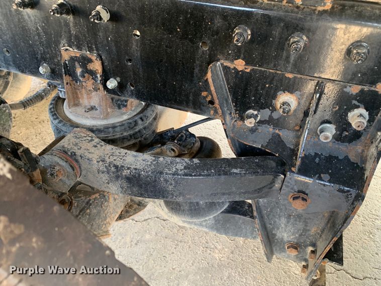 image for item DM7926 2015 Peterbilt 348 dump truck