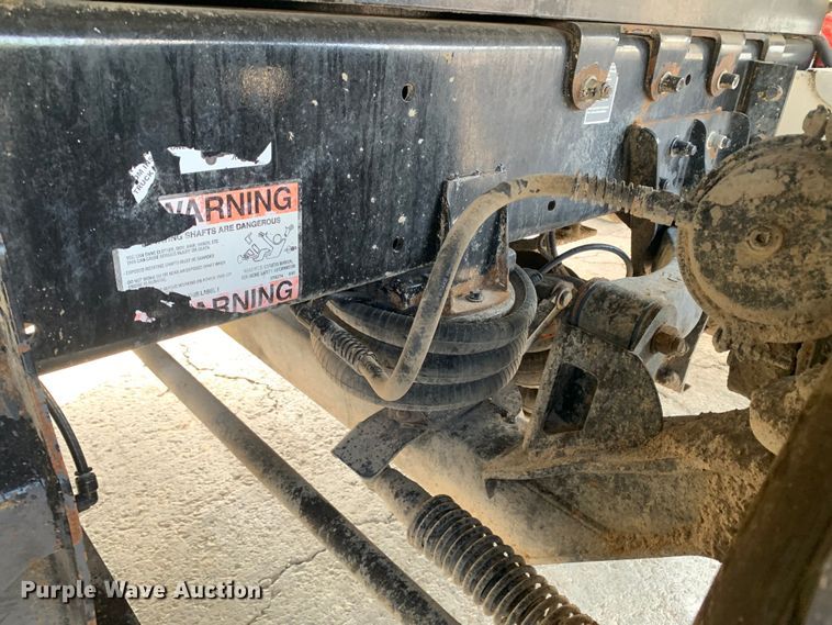 image for item DM7926 2015 Peterbilt 348 dump truck