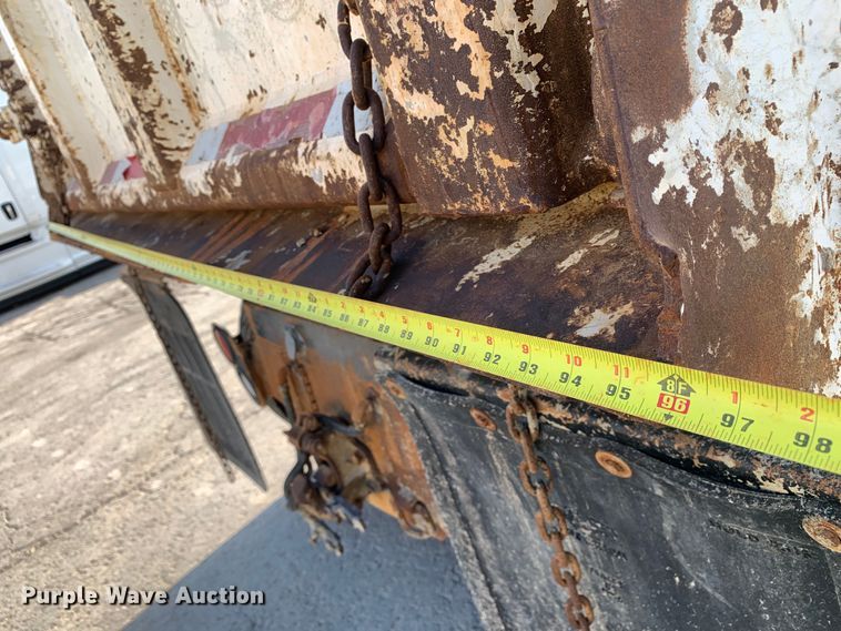 image for item DM7926 2015 Peterbilt 348 dump truck