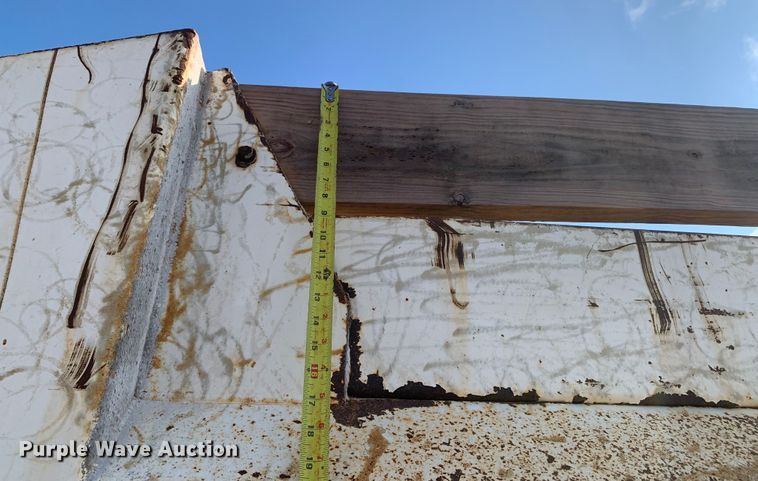 image for item DM7926 2015 Peterbilt 348 dump truck