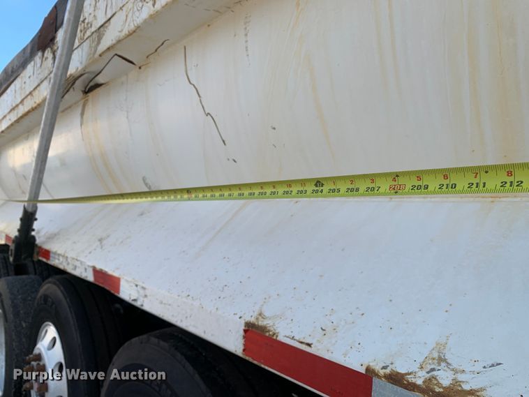 image for item DM7926 2015 Peterbilt 348 dump truck