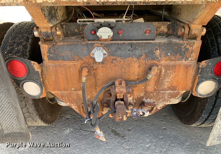 image for item DM7926 2015 Peterbilt 348 dump truck