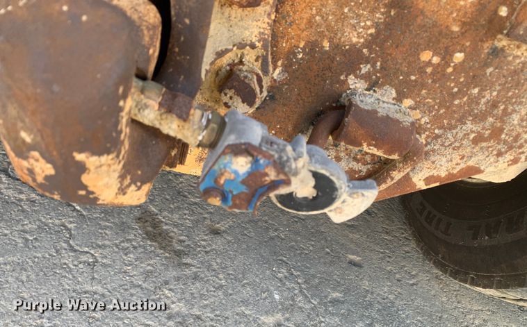 image for item DM7926 2015 Peterbilt 348 dump truck