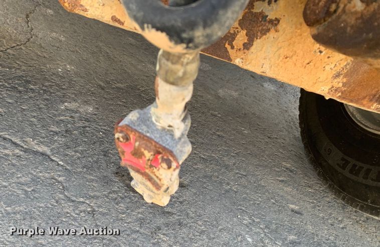 image for item DM7926 2015 Peterbilt 348 dump truck