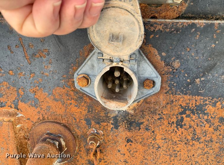 image for item DM7926 2015 Peterbilt 348 dump truck