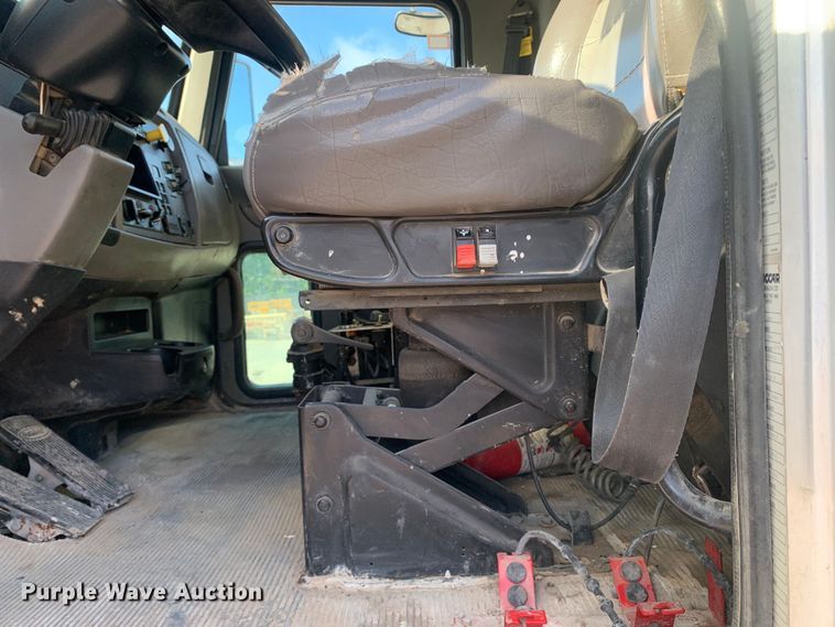 image for item DM7926 2015 Peterbilt 348 dump truck