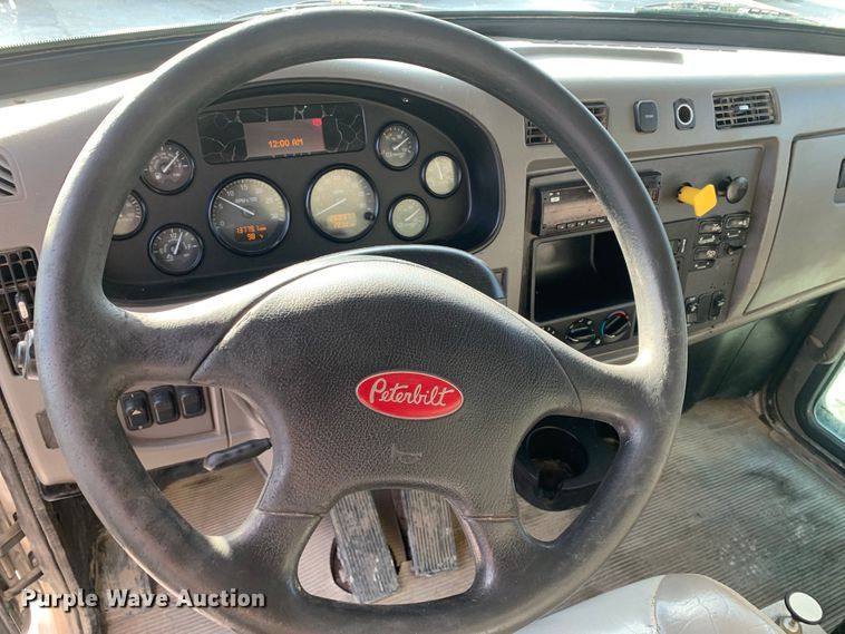 image for item DM7926 2015 Peterbilt 348 dump truck