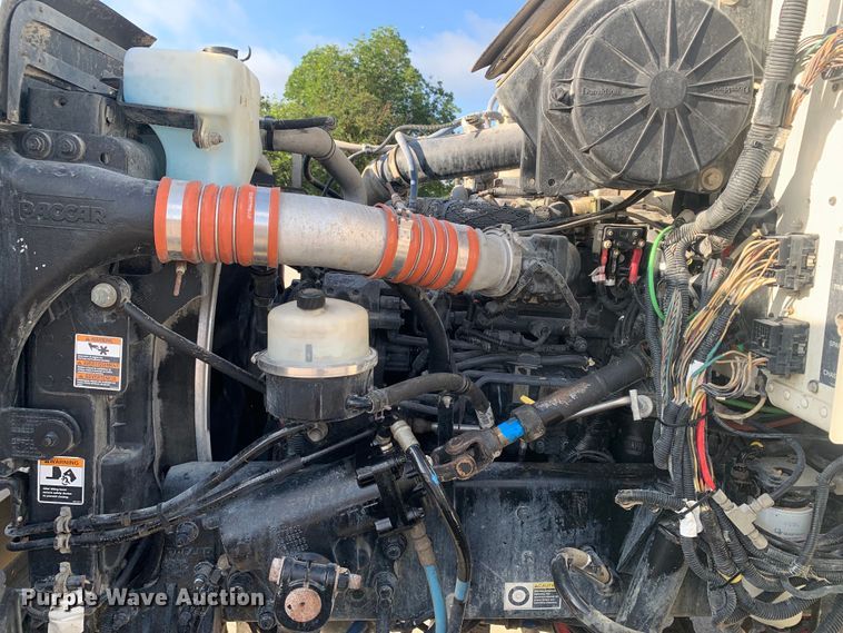 image for item DM7926 2015 Peterbilt 348 dump truck