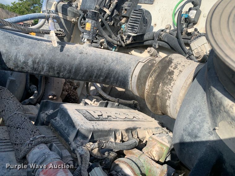 image for item DM7926 2015 Peterbilt 348 dump truck