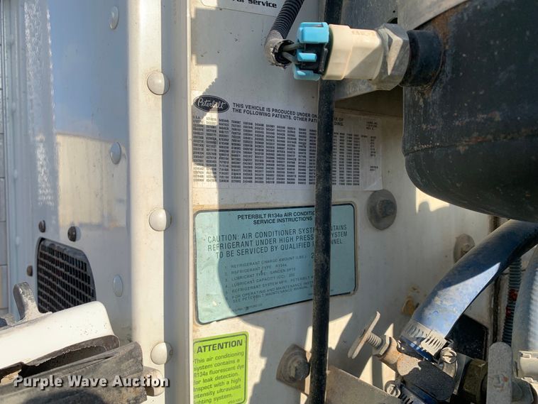 image for item DM7926 2015 Peterbilt 348 dump truck