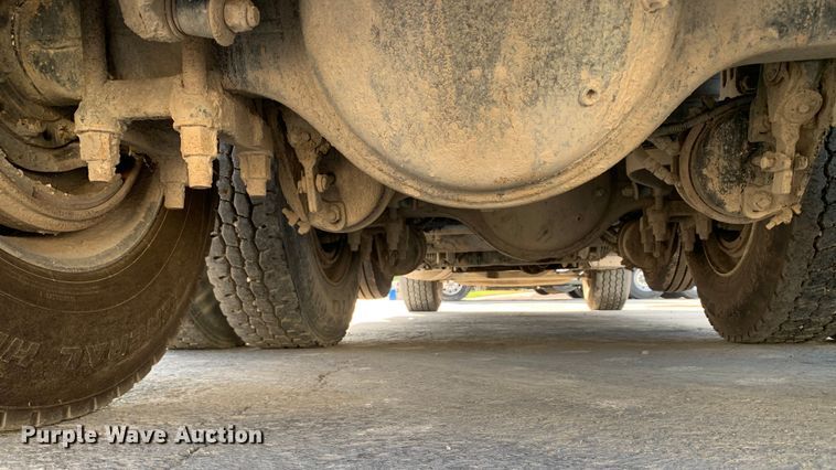 image for item DM7926 2015 Peterbilt 348 dump truck