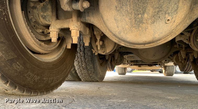 image for item DM7926 2015 Peterbilt 348 dump truck