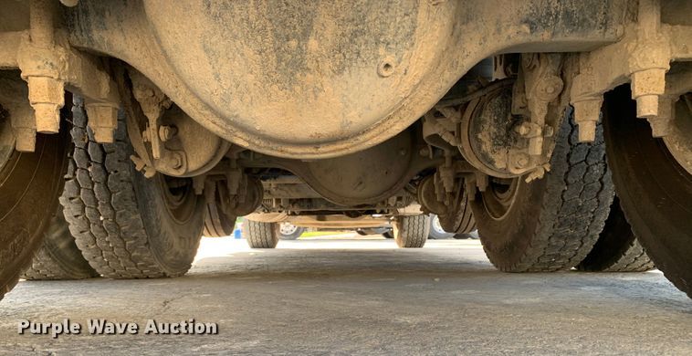 image for item DM7926 2015 Peterbilt 348 dump truck