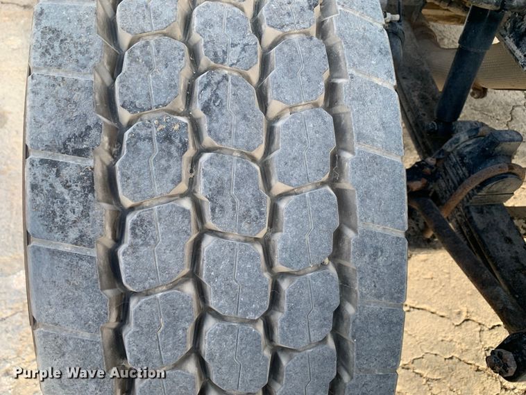 image for item DM7926 2015 Peterbilt 348 dump truck