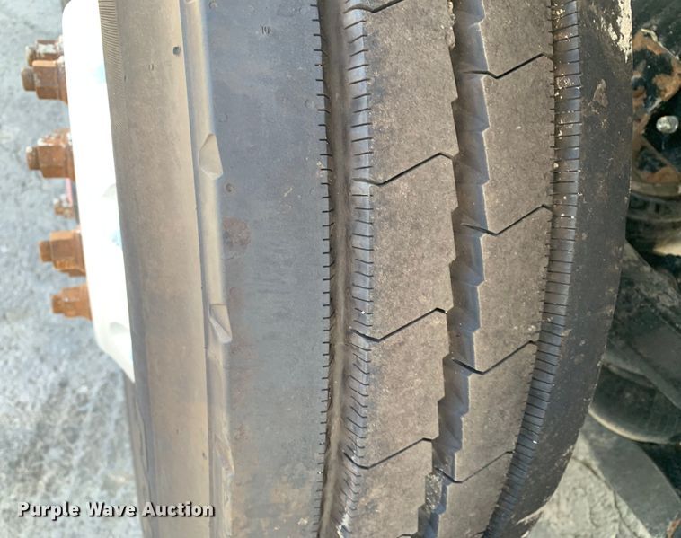 image for item DM7926 2015 Peterbilt 348 dump truck